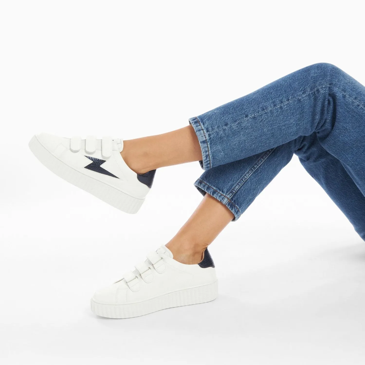 Vanessa Wu Sneakers>Baskets Eclair Eva Blanc Et Bleu Marine Serpent A Scratchs