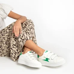 Vanessa Wu Sneakers>Baskets Eclair Larissa Blanches A Details En Satin Vert