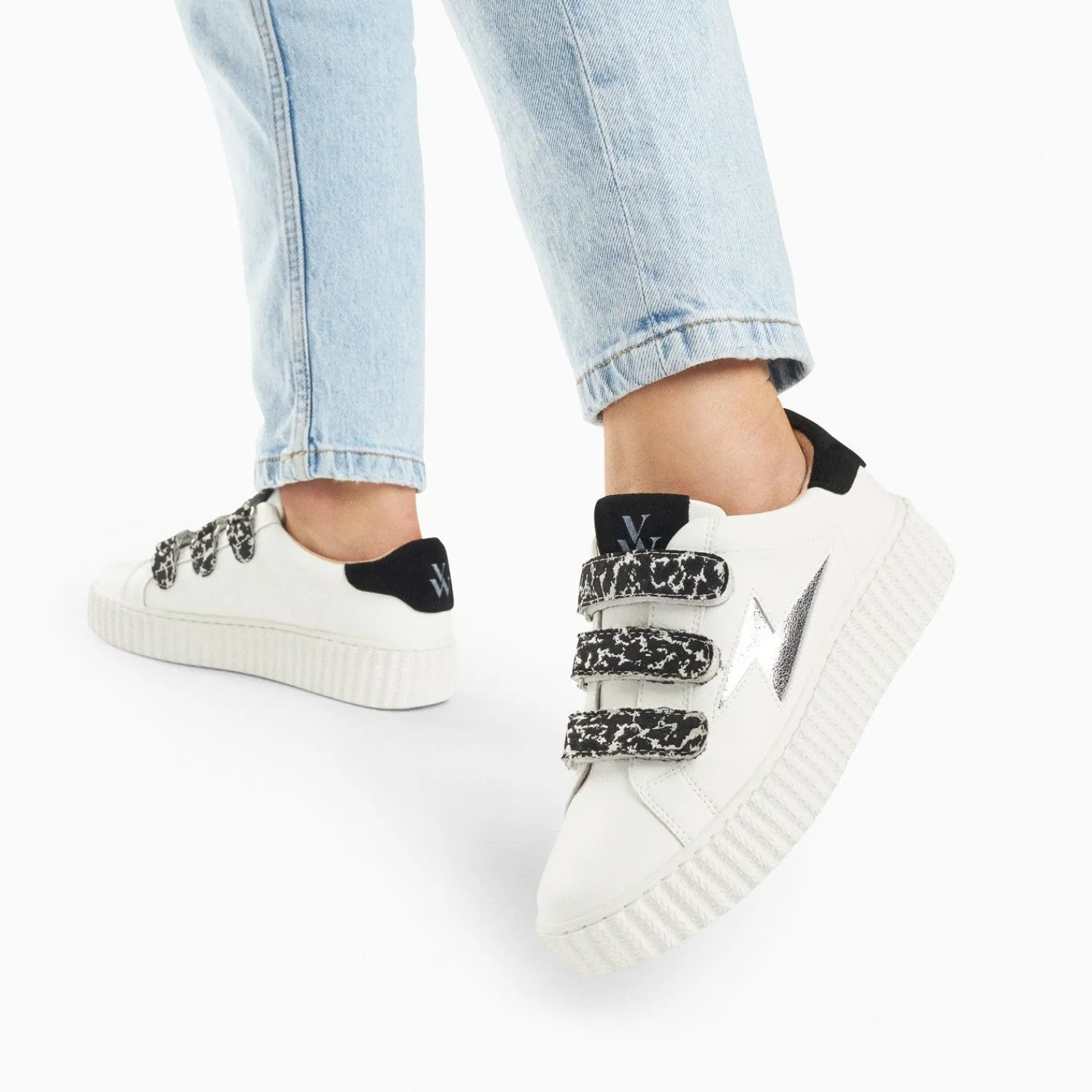 Vanessa Wu Sneakers>Baskets Eclair Lyanna Blanc Et Argent A Scratchs Leopard Noirs