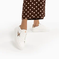 Vanessa Wu Sneakers>Baskets Eclair Tiff Blanc Et Beige Imprime Guepard A Lacets