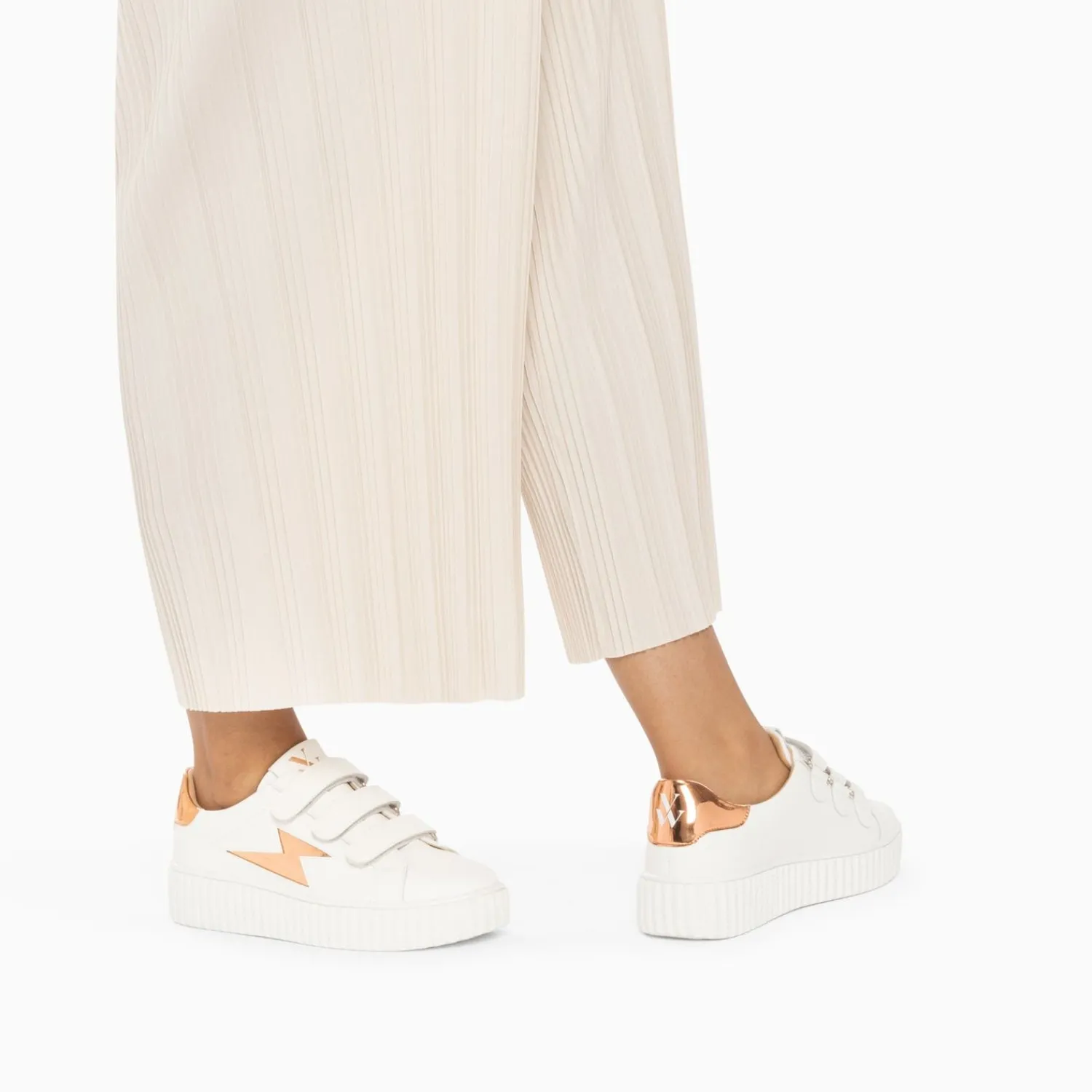 Vanessa Wu Sneakers>Baskets Eclair Willow Blanc Et Bronze Effet Miroir A Scratchs