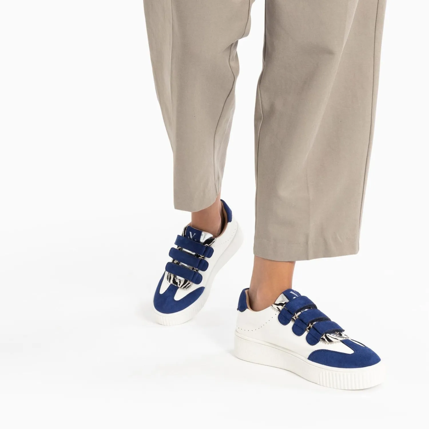 Vanessa Wu Sneakers>Baskets Marie Blanc Et Bleu Marine A Scratchs