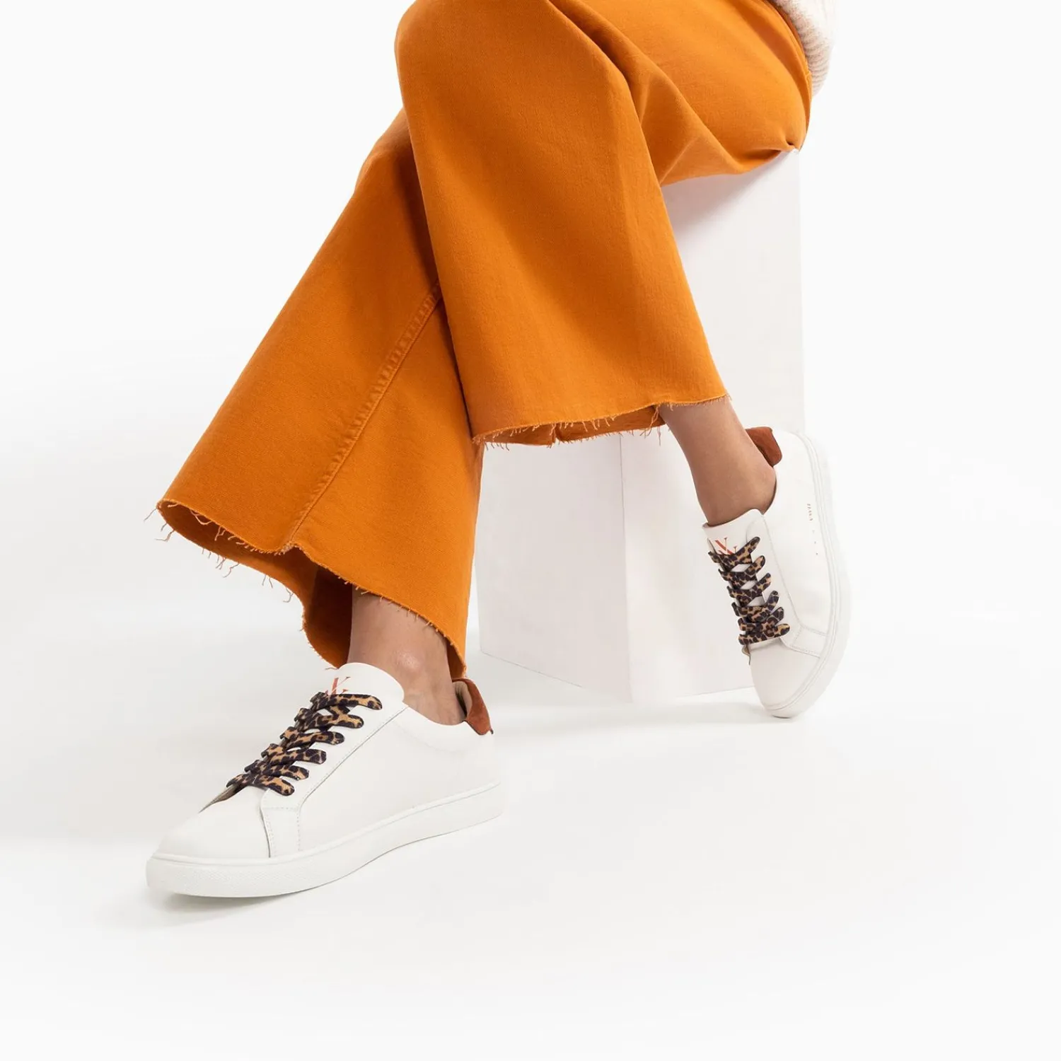 Vanessa Wu Sneakers>Baskets Steph Blanc Et Marron A Lacets Leopard