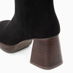 Vanessa Wu Bottes, Cuissardes><noscript><img width=