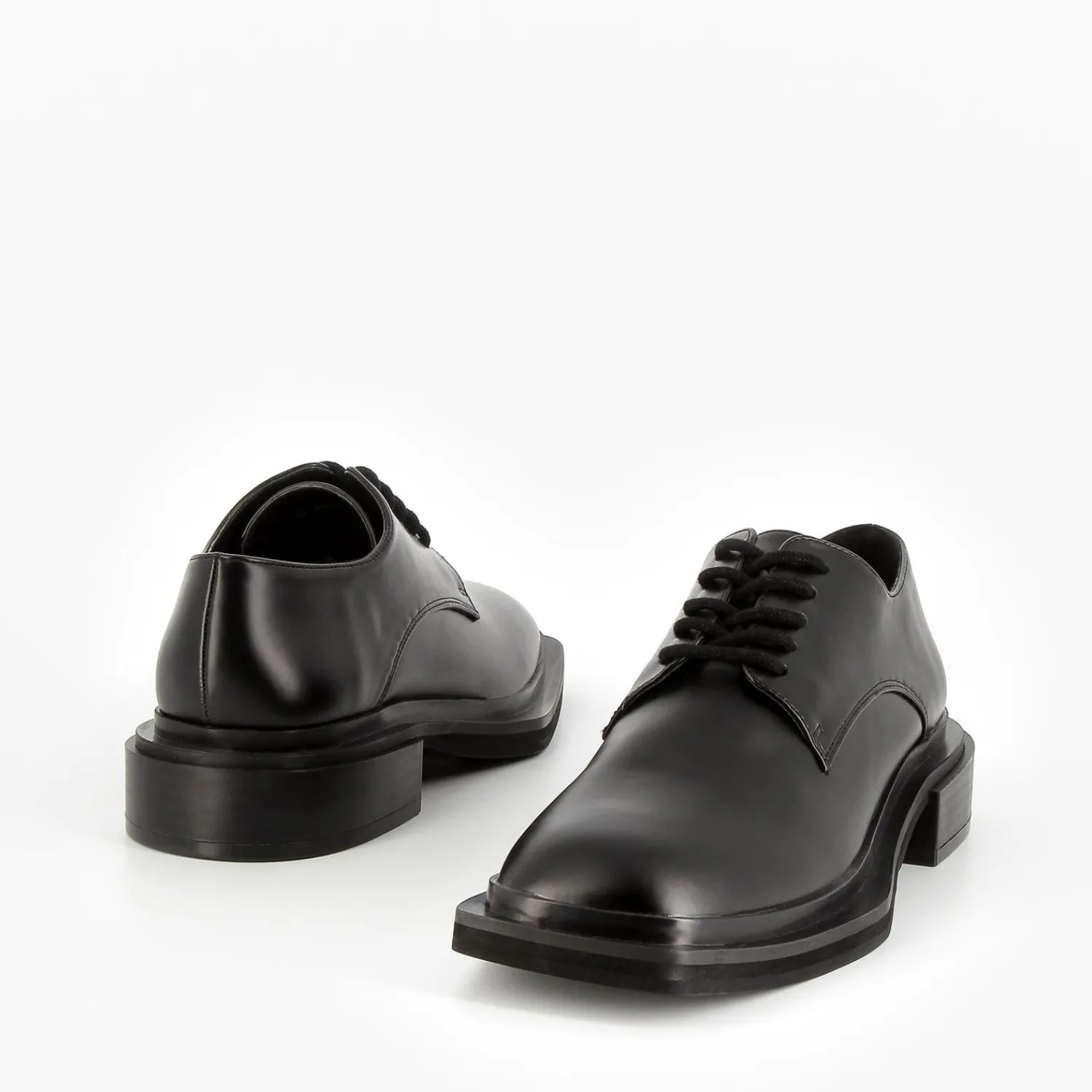 Vanessa Wu Mocassins, Derbies, Ballerines>Derbies Leona Noires A Semelle Carree