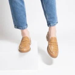 Vanessa Wu Mocassins, Derbies, Ballerines>Mocassins Nadege Camel Effet Croco A Clous