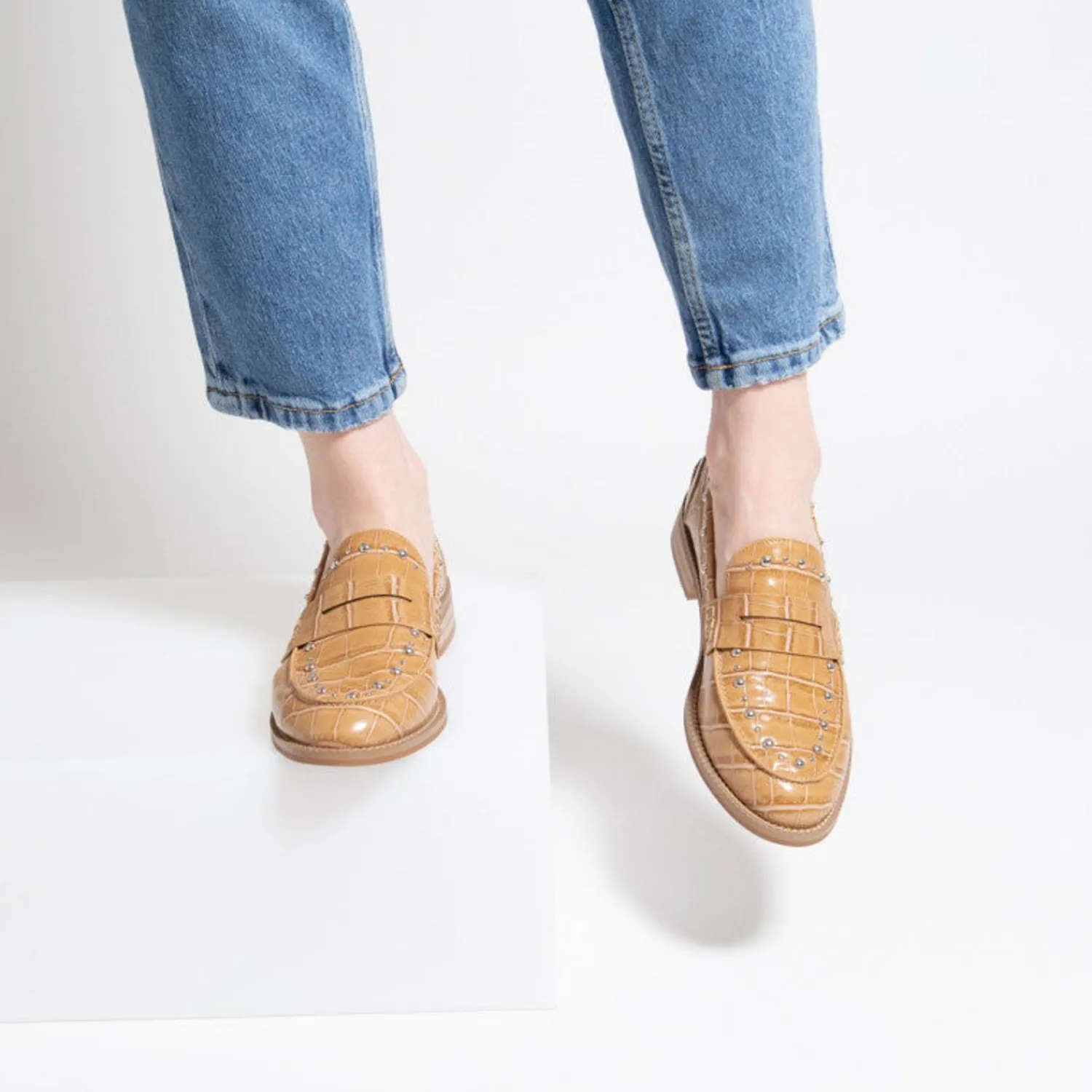 Vanessa Wu Mocassins, Derbies, Ballerines>Mocassins Nadege Camel Effet Croco A Clous