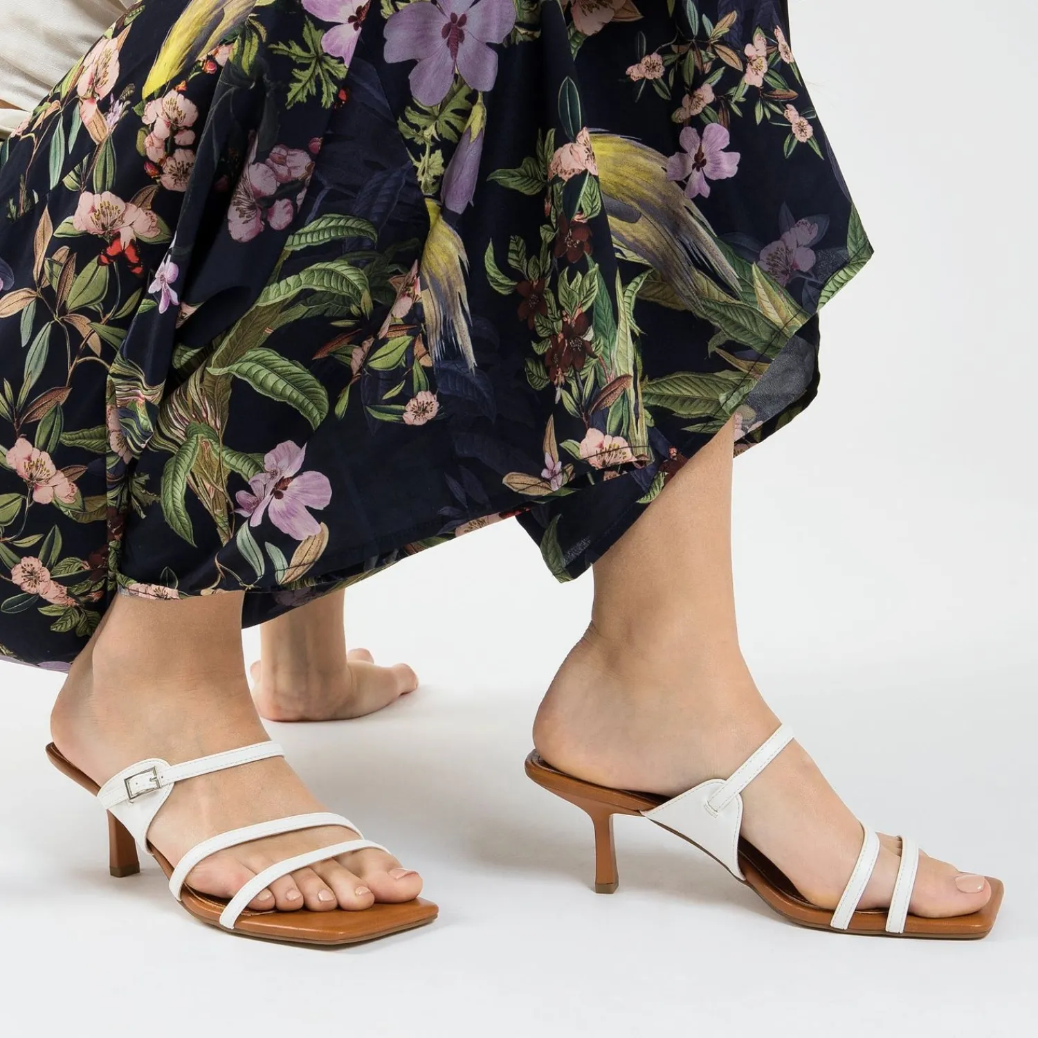 Vanessa Wu Sandales À Talon, Compensées>Mules Kitten Heel Axelle Blanches