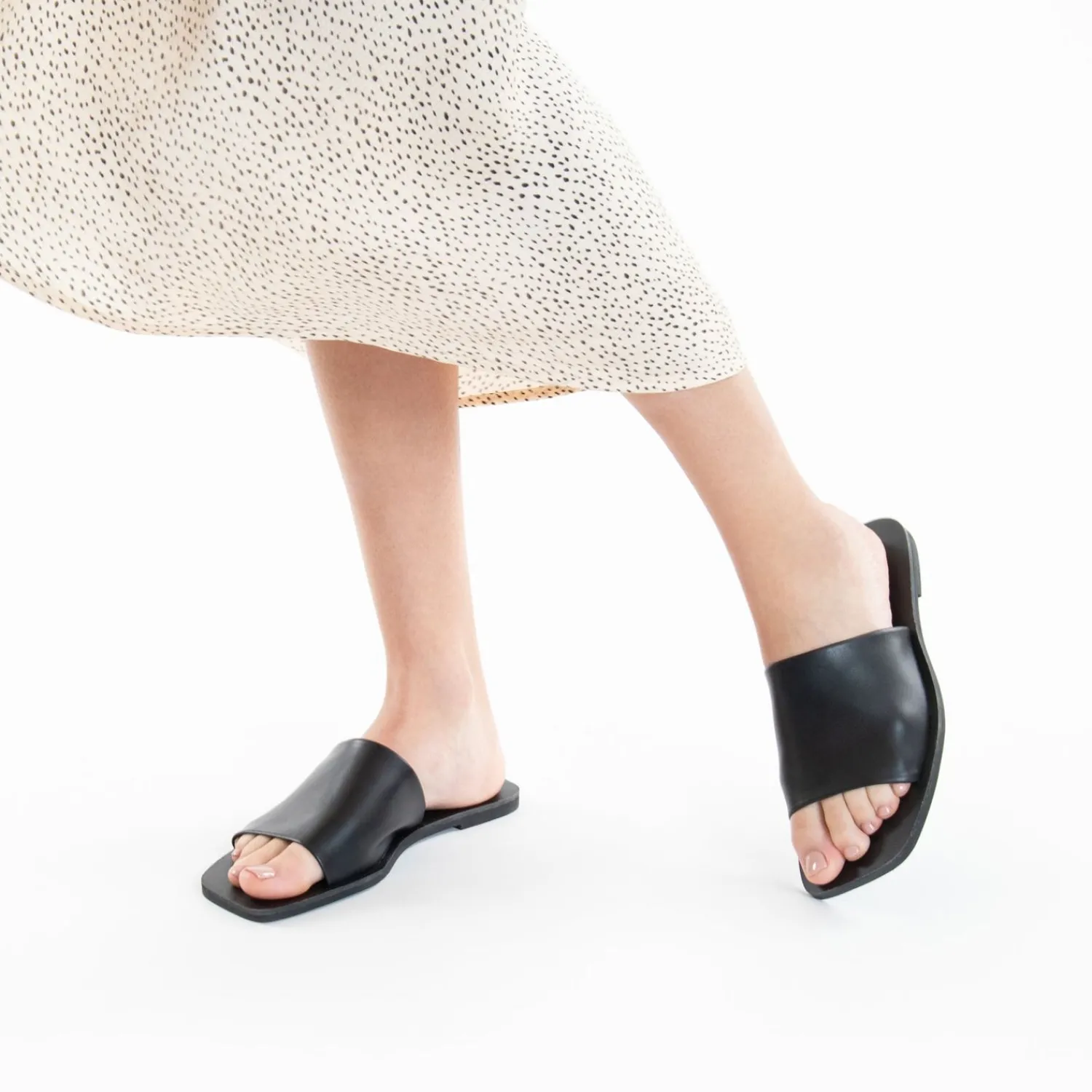 Vanessa Wu Sandales Plates>Mules Plates Sandra A Large Bride Noire