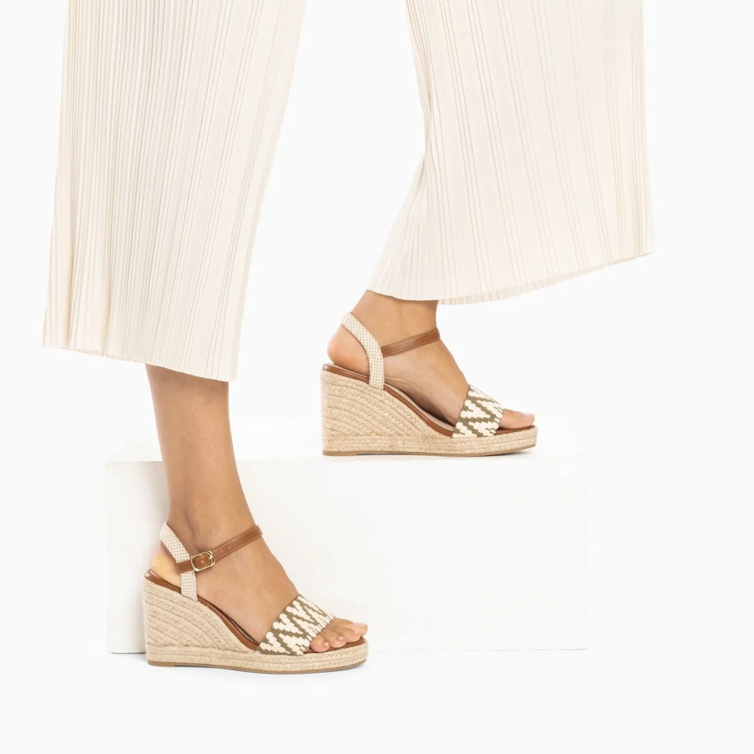 Vanessa Wu Sandales À Talon, Compensées>Sandales Compensees Malvina Kaki En Tissu Jacquard