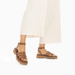 Vanessa Wu Sandales Plates>Sandales Inaya Camel A Oeillets Et Plateforme Crantee