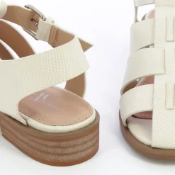 Vanessa Wu Sandales Plates><noscript><img width=